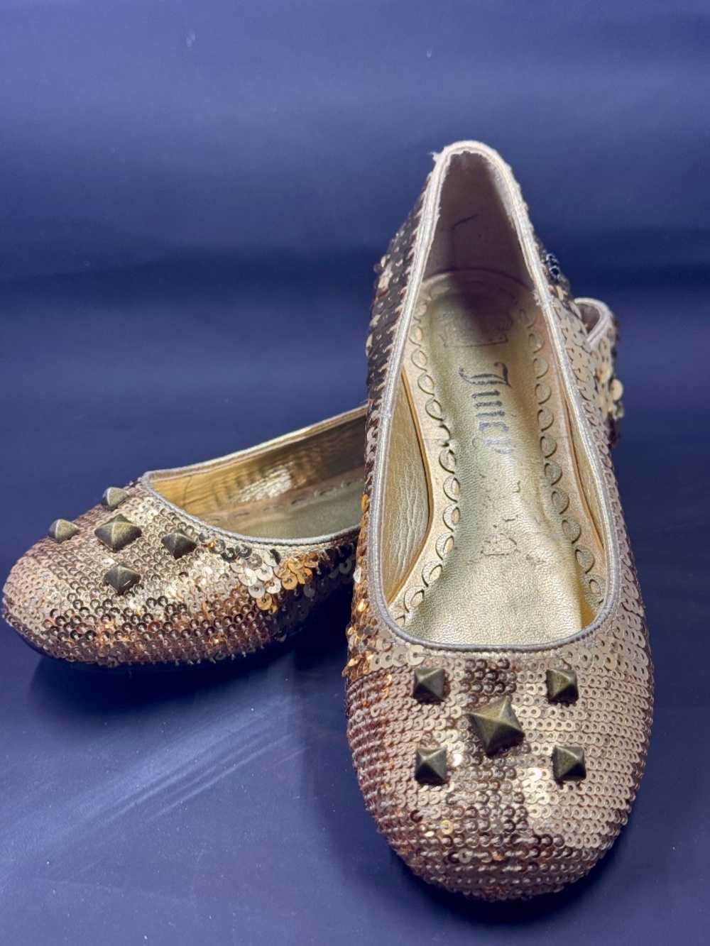GIRLS SIZE 2E GOLD SEQUIN BALLERINA FLATS JUICY COUTURE WITH STUD DETAILS
